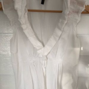 BCBG shortsleeved top